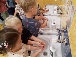 15-10-2025 Mycie rąk z Małpką Iwoną